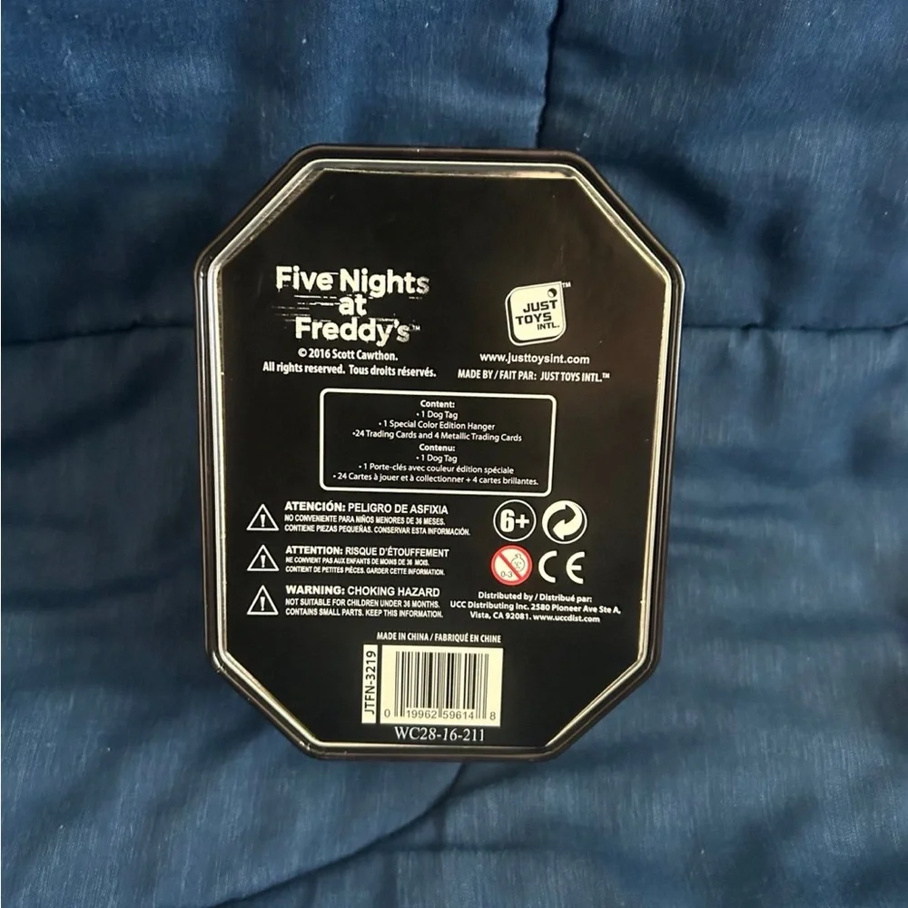 Five Nights at Freddy’s Collectible Tin + Bonnie Keychain - Picture 8 of 11